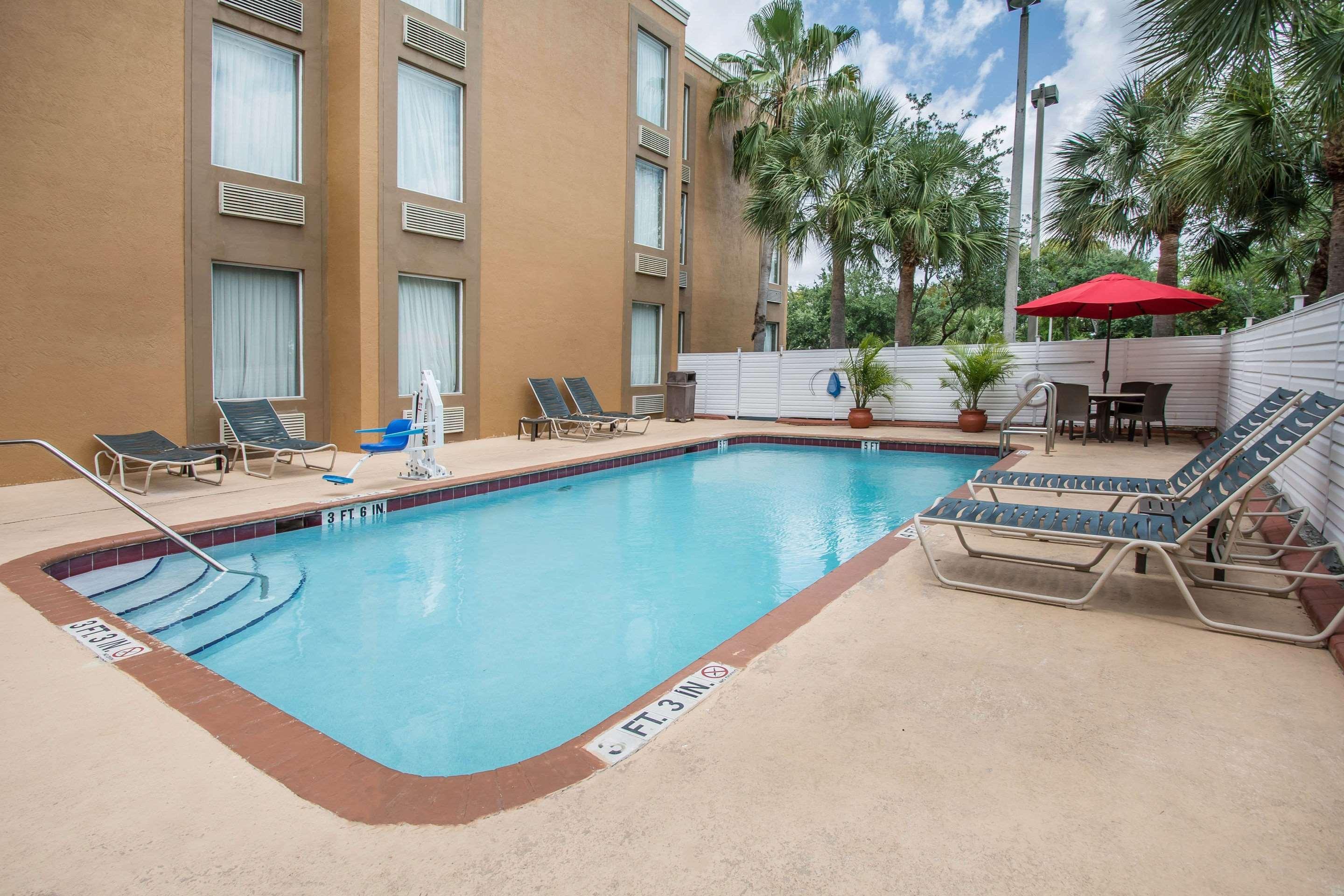 Comfort Inn & Suites Fort Lauderdale West Turnpike Lauderdale Lakes Exteriör bild