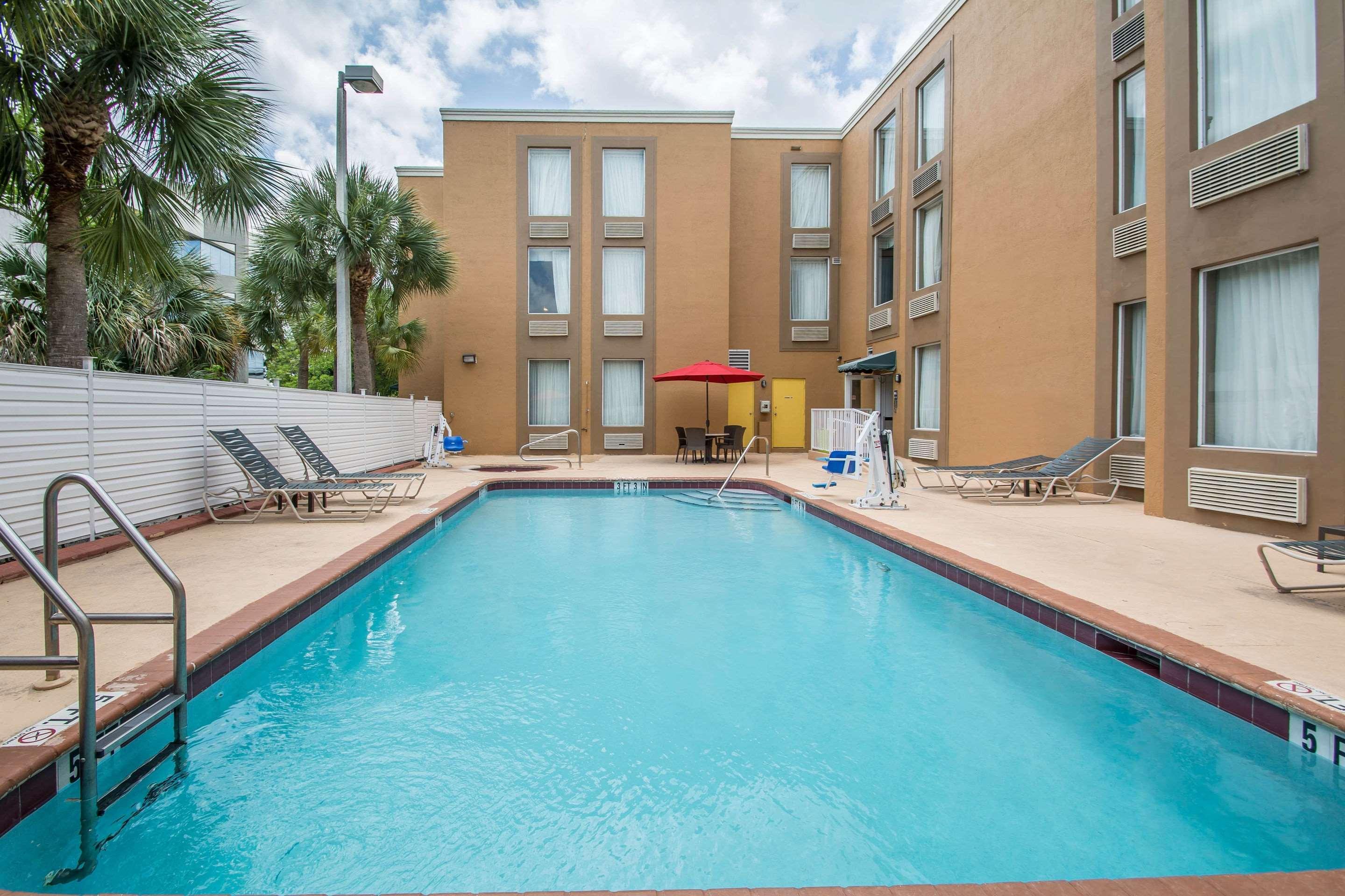 Comfort Inn & Suites Fort Lauderdale West Turnpike Lauderdale Lakes Exteriör bild