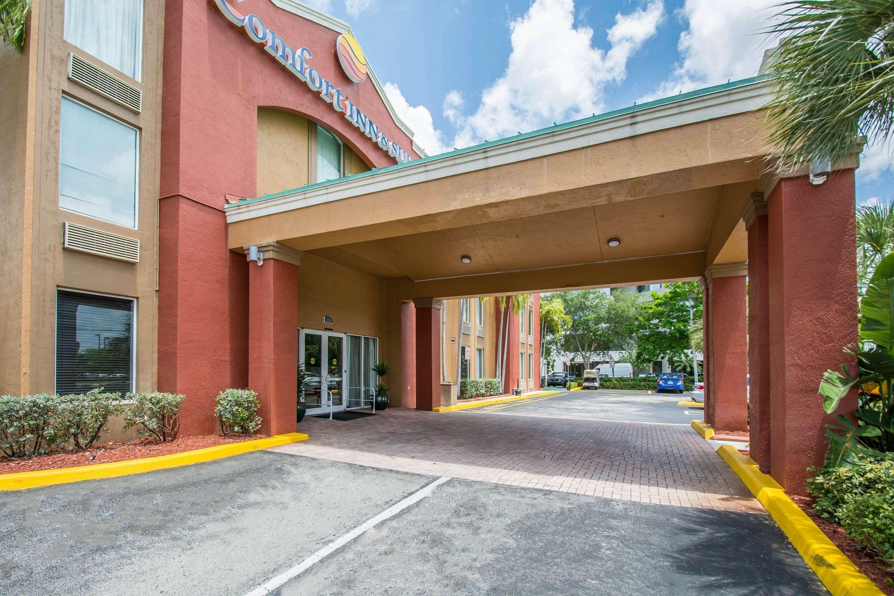Comfort Inn & Suites Fort Lauderdale West Turnpike Lauderdale Lakes Exteriör bild