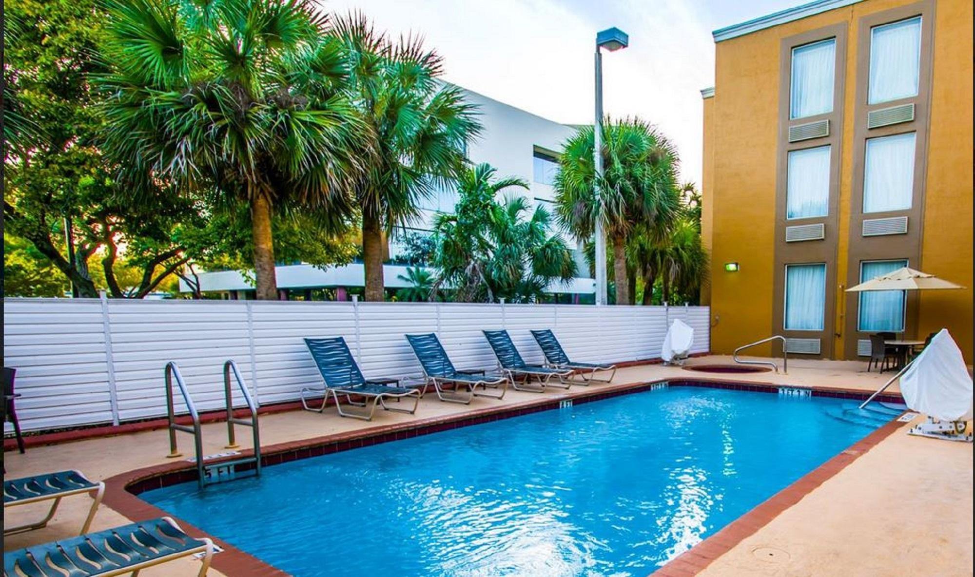 Comfort Inn & Suites Fort Lauderdale West Turnpike Lauderdale Lakes Exteriör bild